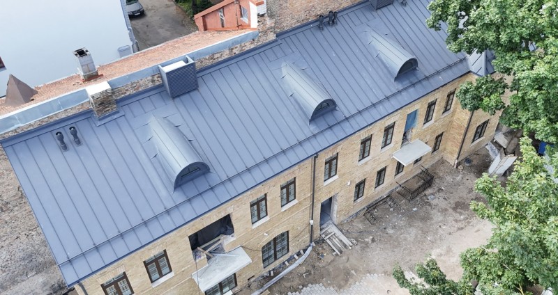 Šlaitinio stogo įrengimas (Dvigubo falco technologija), Vilniaus g., Vilnius