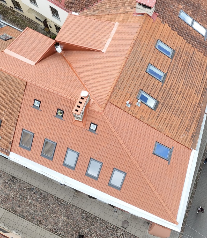 Šlaitinio stogo (keramikinės čerpės), perdangos rekonstrukcija, Savičiaus g., Vilnius